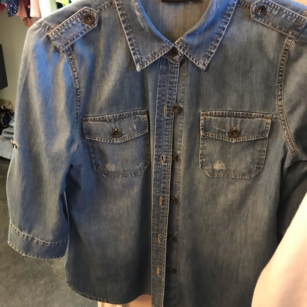 Tops - Picture 2 of 3